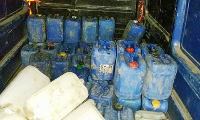 Контрабандисты везли в Молдову 50 канистр спирта (фото)