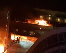 Моторошна пожежа в готелі убила 18 людей: відео