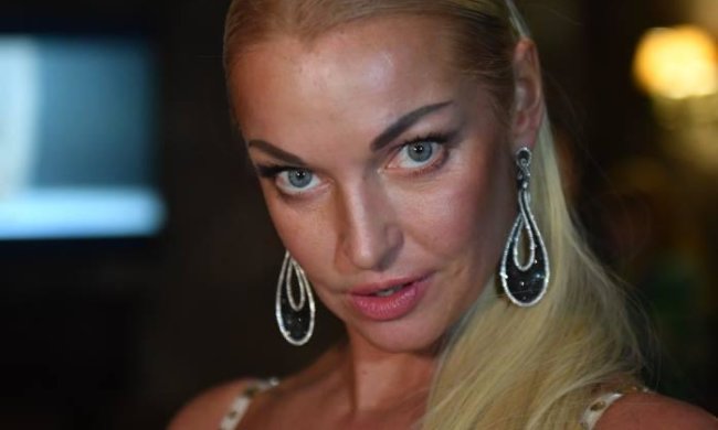 Волочкова злетіла з котушок і накинулася на фанатів: бруд на ваших руках