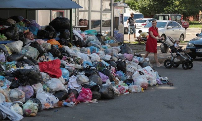 Горы мусора, вонь и тотальное свинство: закулисье курортной Одессы показали одним фото