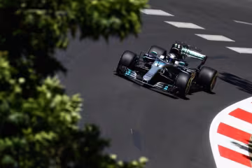 Формула-1: Пилот Mercedes стал лучшим на третьей практике Гран-при Азербайджана