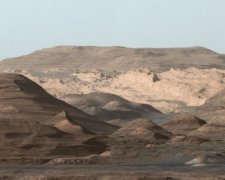 Curiosity сделал фото "железных гор" в кратере Гейла на Марсе