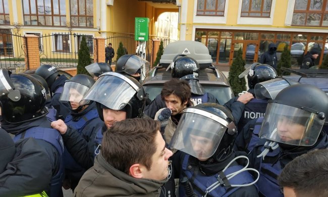 Затримання активістів на Подолі: копи ризикують сісти за ґрати на 8 років