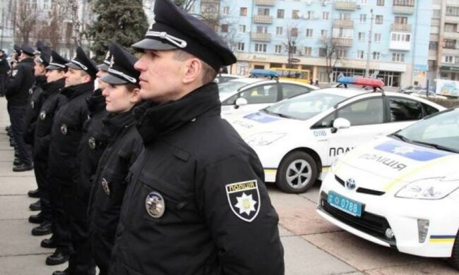 Коп побив охоронця супермаркету