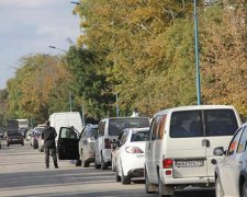 Через ремонт на Керченській переправі величезна черга (фото)