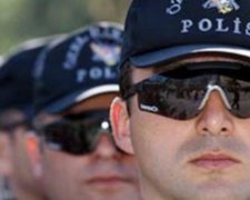 Селфі турецьких поліцейських з убивцею спровокувало масштабний скандал