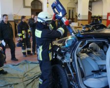 Новый Porsche отдали на растерзание немецким спасателям