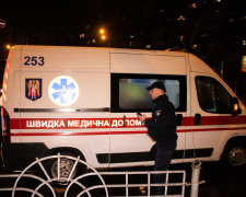 "Зривав погони і тягав за форму": під Харковом неадекват влаштував копам кривавий "останній дзвоник"