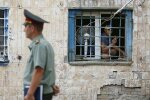Дрожжи и игральные карты: винничанка передала в СИЗО "привет" с воли, копы не оценили