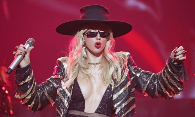 Блестящая Лобода показала, как проводит ночи: коротенькое платье не скрыло главного