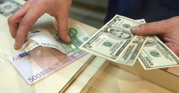 Курс валют на 20 жовтня: долар і євро притиснуть гривню до стінки
