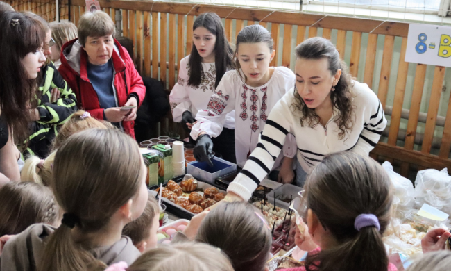 Шкільний ярмарок. Фото: Інформатор