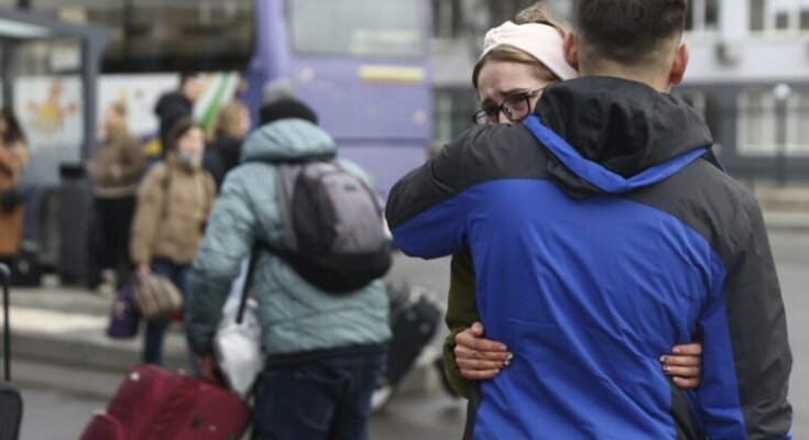 Виїзд молоді за кордон. Фото з відкритих джерел