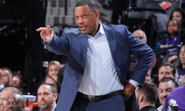 Тренер после матча НБА устроил цирк, взяв забавное интервью у самого себя