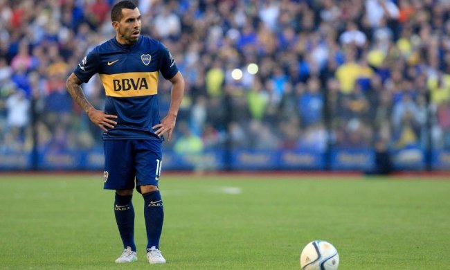 Зірковий футболіст вступив у бій з копами заради фаната: відео