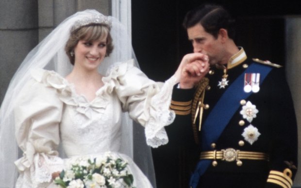 Принц Чарльз проплакал всю ночь перед свадьбой с Дианой