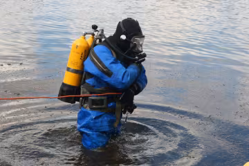 У Києві рятувальники виловили бездиханне тіло: "Пробув під водою..."