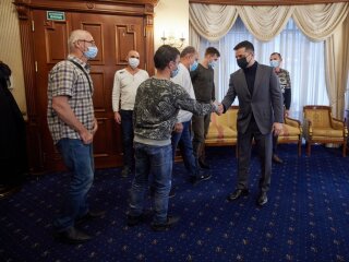 Зеленський під час зустрічі з українськими моряками, фото: president.gov.ua