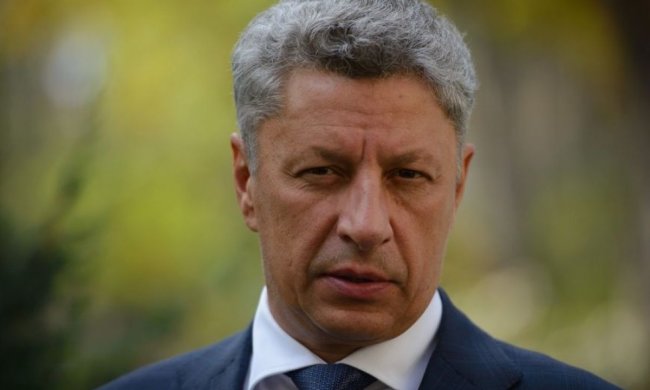 Бойко "вкрав" прапор України прямо з куполу Ради: відео, яке вас приголомшить