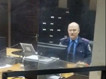 Киевская милиция проверяет скандальное видео с их сотрудником