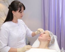 Барби в истерике: врач раскрыл правду об инъекциях молодости