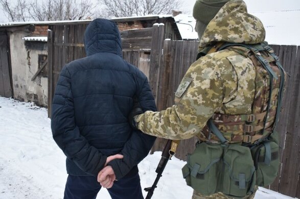 Выполнял задания российских кураторов: на Донбассе задержали боевика, который охранял остатки сбитого самолета МН17