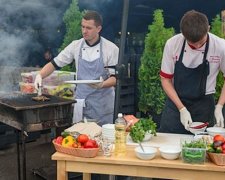 На ярмарку врожаю вчили відкривати устриці і готувати стейки (фото)