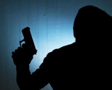 Знайти виродка: п'яний нелюд пограбував киянку з інвалідністю