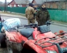 Копачі бурштину "віджали" у копів мотопомпу