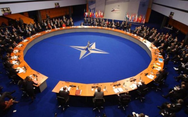 Украина-НАТО: о расширенном партнерстве придется еще помечтать