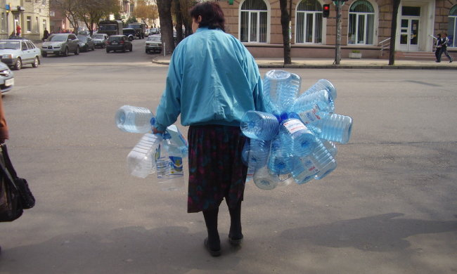 У Києві масово відключили воду: кому доведеться страждати у розпал літа
