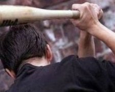 Бійця-чемпіона Дніпропетровщини побили битами