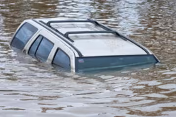 На Київщині потонув автомобіль з жінкою