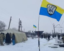 Активісти розширили межі блокування Донбасу