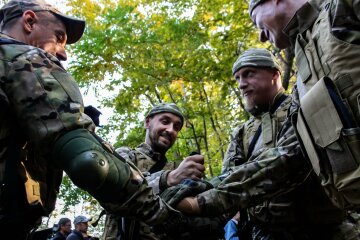 Кадр з серіалу "Доброволець"