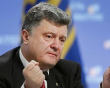 Порошенко пообещал поднять зарплаты военным в 2016