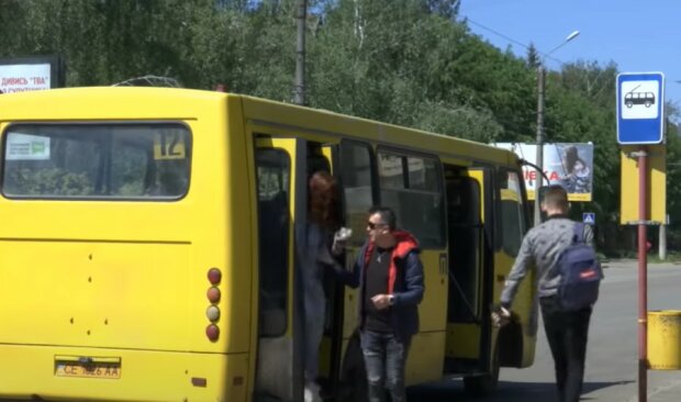 У Чернівцях в автобуси впустять тільки медиків і комунальників, у місті назріває бунт