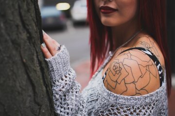Популярные тату-обереги для женщин: тотемные животные, ловцы снов, перья