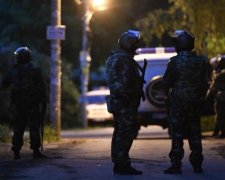Котик разлетелся по подъезду: живодер держит в страхе целый город