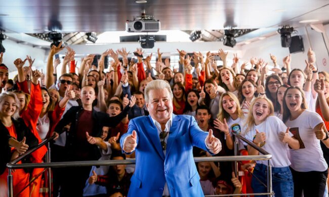 Студенты КНУКиМ и Михаил Поплавский. Фото: Освіта.ua