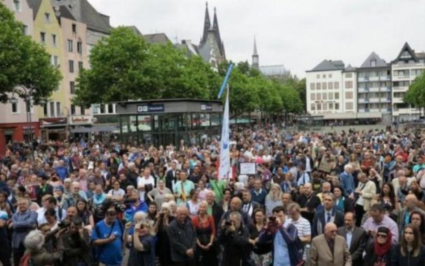 Немецкие мусульмане вышли на антитеррористическую демонстрацию
