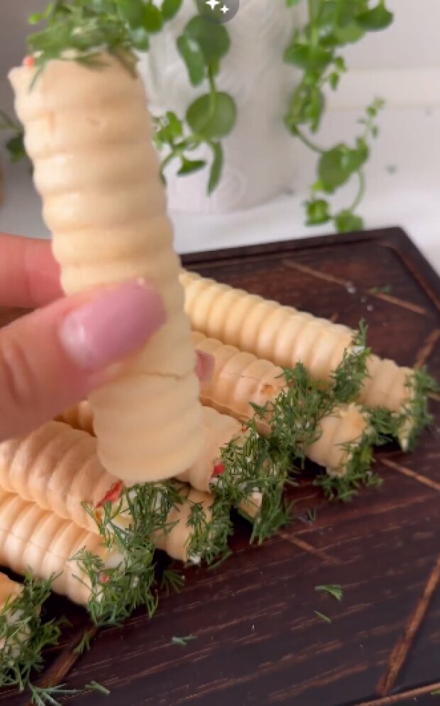 Вкусный и оригинальный: рецепт салата в трубочках из крабовых палочек