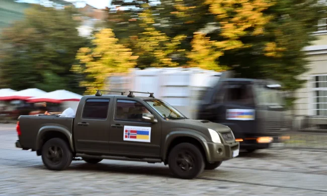 37-й гуманитарный конвой из Норвегии возле львовской ратуши