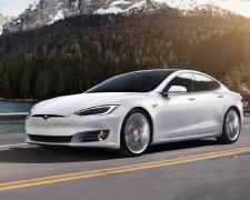 Владелец Tesla проверил автопилот спорткара на собственной жене: "живая мишень"