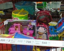 "Недорогі" дитячі іграшки у Донецьку (фото)