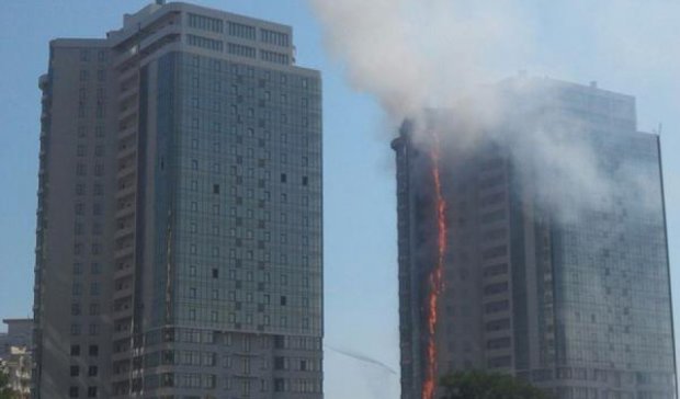 Двое спасателей госпитализированы из-за пожара в Одессе