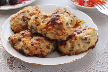Курица со сметаной и грибами: быстрый и вкусный рецепт