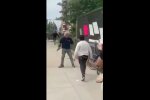 "Я вас убью!" – в Нью-Йорке мужчина с лезвиями Росомахи хотел распотрошить протестующих