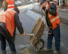 Ремонт по-українськи: дорожники знову шокували креативом
