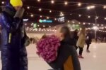 Харків'янин взув ковзани і став на одне коліно на льоду: "Вона сказала так!"